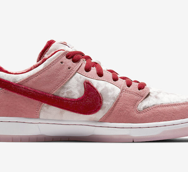 نایک اس بی دانک استرانگ لاو Nike SB Dunk Low Strange Love