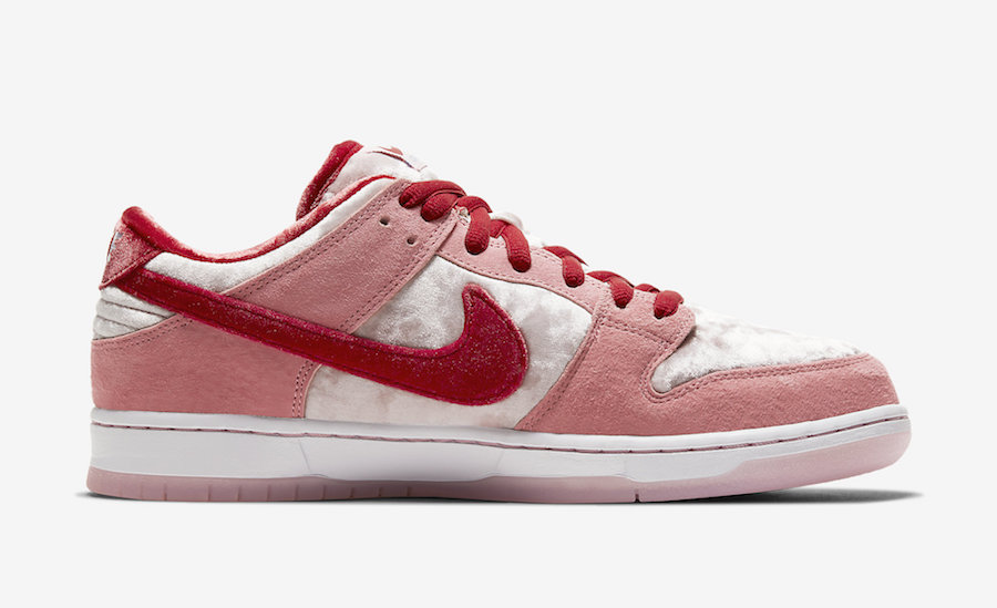 نایک اس بی دانک استرانگ لاو Nike SB Dunk Low Strange Love